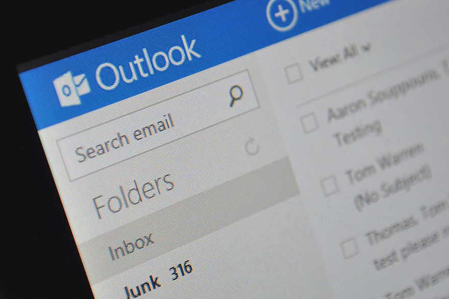 Microsoft thừa nhận hacker có thể đã đọc email Outlook