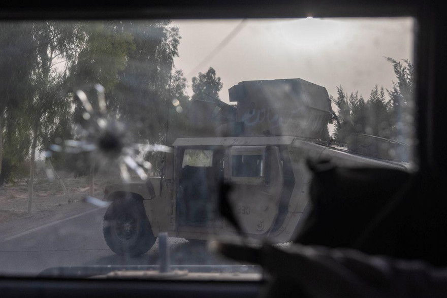 Quân đội Afghanistan đối đầu với Taliban ở Kandahar. Ảnh: Reuters