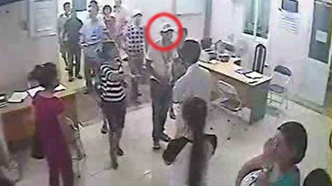 Bác sỹ trực cấp cứu bị nam thanh niên đánh vỡ xương mặt