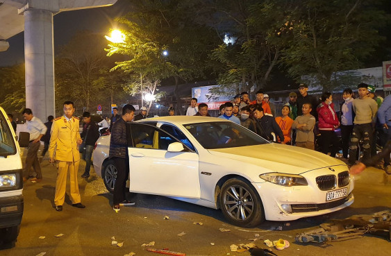 Chiếc xư BMW tại hiện trường vụ tai nạn.