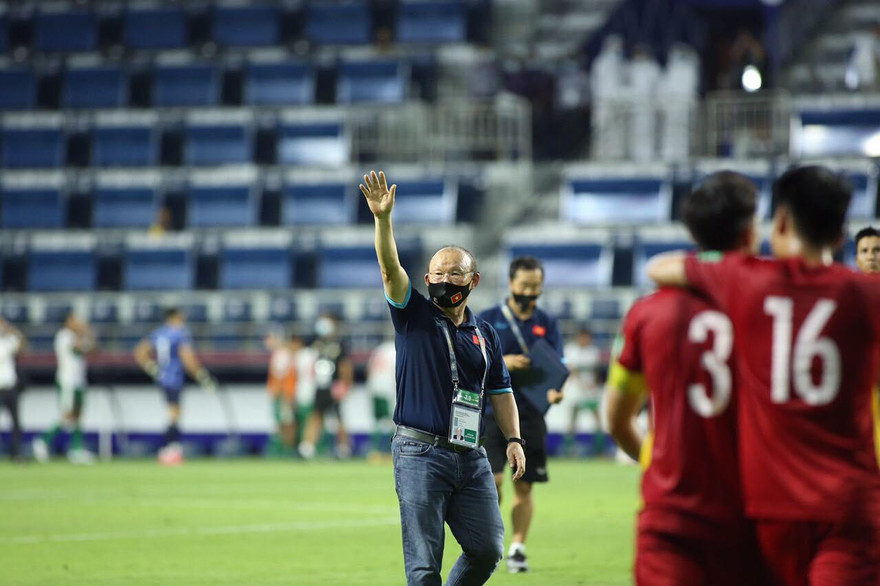 HLV Park Hang-seo tỏ ra hài lòng với màn trình diễn của các học trò. Ảnh: Hữu Phạm (từ UAE)