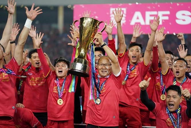 HLV Park Hàng Seo dẫn dắt tuyển Việt Nam vô địch AFF Cup 2018.