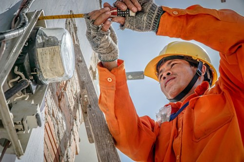 Thủ tướng yêu cầu EVN minh bạch giá điện, cổ phần hóa khâu bán lẻ