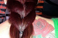 Hình xăm hoa hồng trên lưng của nạn nhân đã giúp cảnh sát xác định danh tính. Ảnh: Facebook nạn nhân