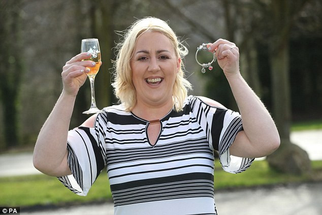 Beverley Doran ăn mừng trúng số độc đắc.