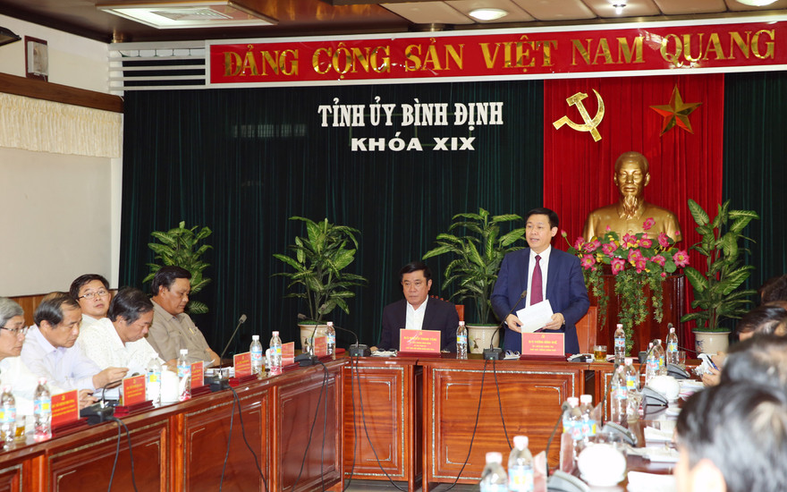 Ủy viên Bộ Chính trị, Phó Thủ tướng Chính phủ Vương Đình Huệ dự và chỉ đạo kiểm điểm, phê bình và tự phê bình năm 2016 của Ban Thường vụ Tỉnh ủy Bình Định. 