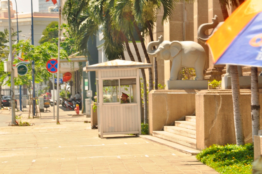 Các chốt công an đã được quận 1 trả lại.