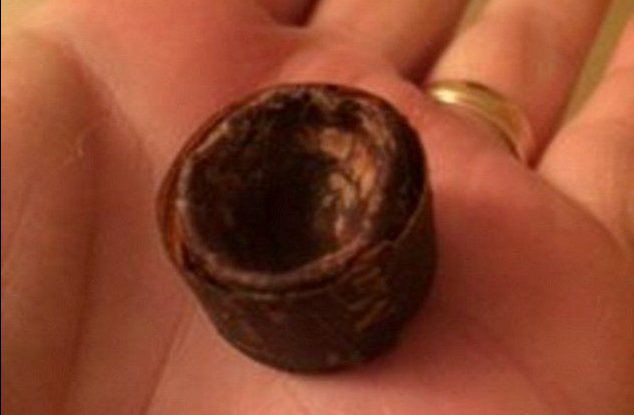 Miếng socola được bà Lynne giữ bên mình suốt 33 năm.