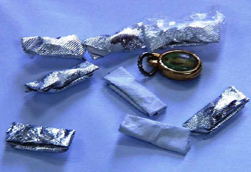 Tang vật ma túy công an thu giữ được từ trên người Lê Chí Lợi. Ảnh: T.Bình 