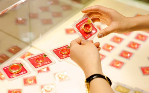 Giá vàng giảm mạnh trước ngày vía Thần Tài mùng 10 tháng Giêng.