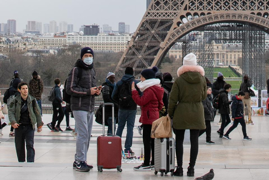 Pháp cấm tất cả các chuyến đi không cần thiết. Ảnh: Getty.