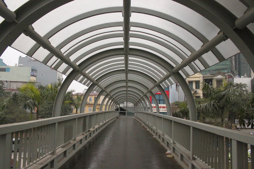 Đề xuất xây cầu bộ hành ở TPHCM có thang máy, điều hòa