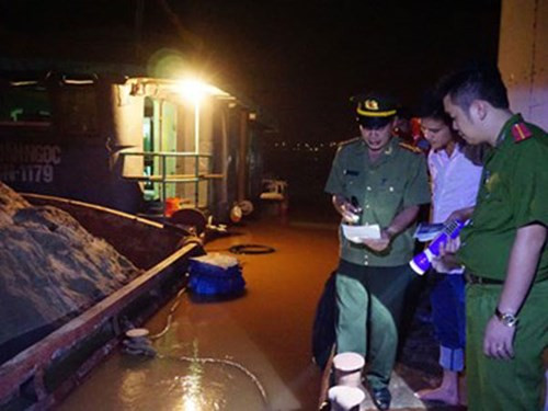 Công an tỉnh Vĩnh Phúc bắt cát tặc lúc nửa đêm