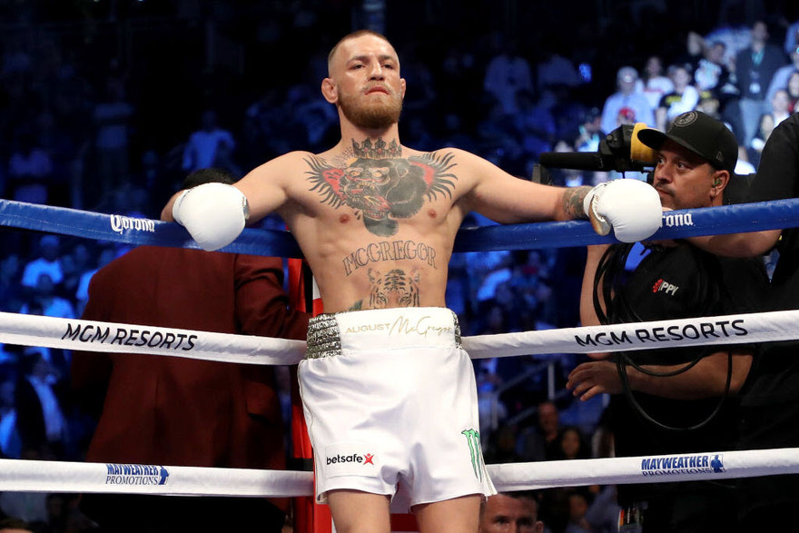 'Nổi điên' vài phút, võ sĩ Conor McGregor đối diện án tù 7 năm