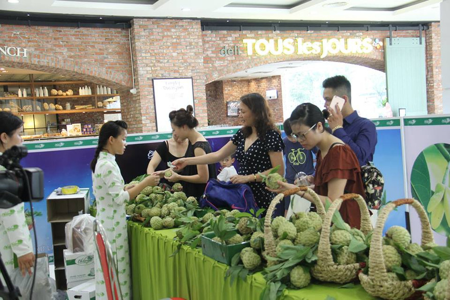 Gian hàng na tại Hà Nội hút khách