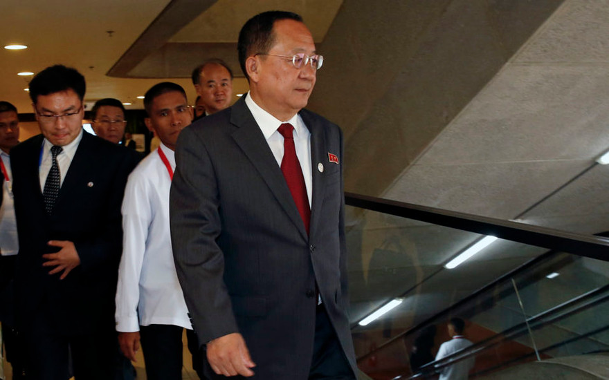 Ngoại trưởng Triều Tiên Ri Yong-ho tại Manila (Philippines). Ảnh: Reuters