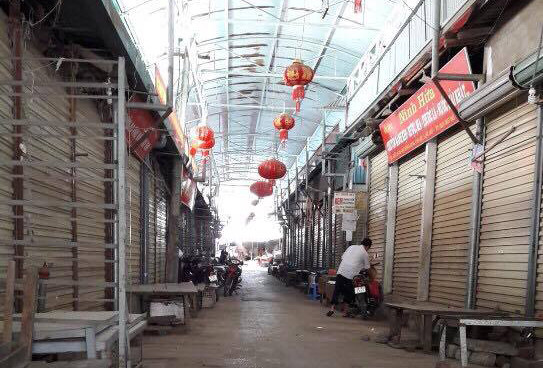 Chợ Đồng Đăng tiếp tục đóng cửa suốt 2 tháng qua (ảnh chụp sáng 14/8). Ảnh: DC