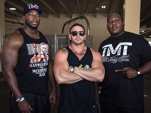 Ba vệ sĩ của Mayweather, theo thứ tự từ trái qua: Badou, La Rosa và Plant