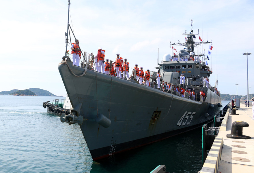 Tàu hộ vệ tên lửa Chaophraya (FF-455 cập cầu cảng số 2, bến 3B Cảng Quốc tế Cam Ranh