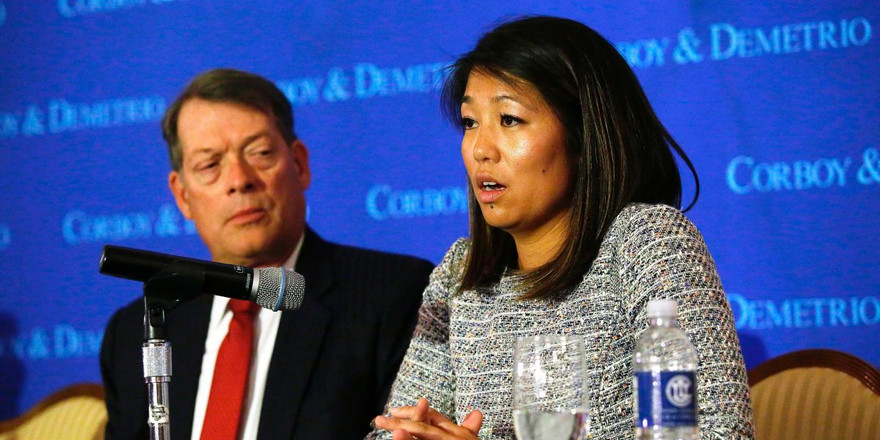 Crystal Dao Pepper - con gái ông David Dao có mặt trong buổi họp báo hôm qua 13/4 tại Chicago (Mỹ). Ảnh: AFP