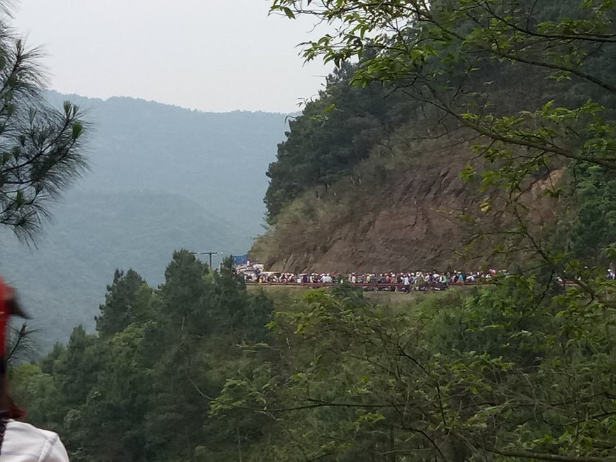 Tắc đường lên Mẫu Sơn dài 7 km. Ảnh: Xuân Hoàn