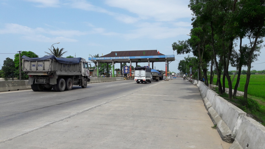 Trạm thu phí Cầu Rác.
