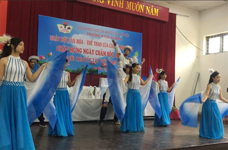 Xúc động với tiết mục múa đặc biệt của học sinh khiếm thính