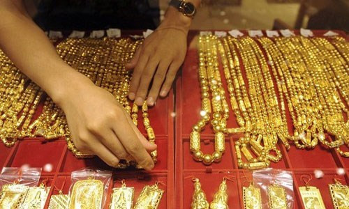 Giá vàng trong nước vẫn cao hơn giá vàng thế giới khoảng 2 triệu đồng mỗi lượng. Ảnh minh họa