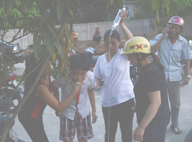 Hơn 50 học bị triệu chứng nôn ói tại trường.