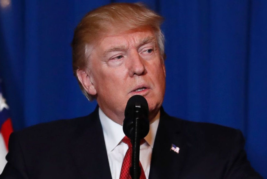 Phát biểu sau khi hạ lệnh phóng tên lửa nhằm vào căn cứ quân sự ở Syria, Tổng thống Trump cho biết đây là hành động trừng phạt Syria về việc dân thường nước này thương vong trong vụ tấn công hóa học, mà chính quyền Mỹ cho rằng Tổng thống Syria Bashar al-A