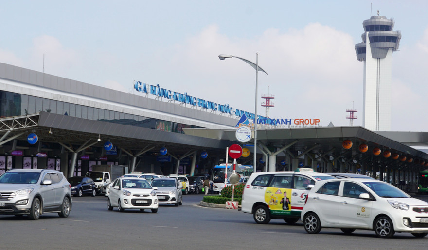 Nhiều ý kiến cho rằng, các xe Uber và Grab không tem, mào đang góp phần vào dòng phương tiện đông đúc tại các thành phố lớn