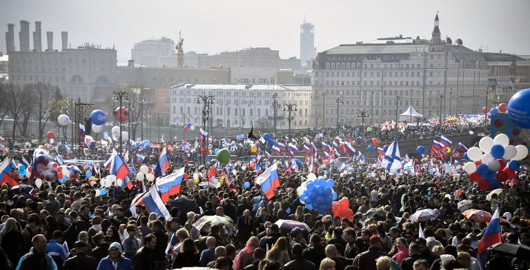 Tuần hành mừng ngày Lao động ở Moscow (Nga). Ảnh: AFP