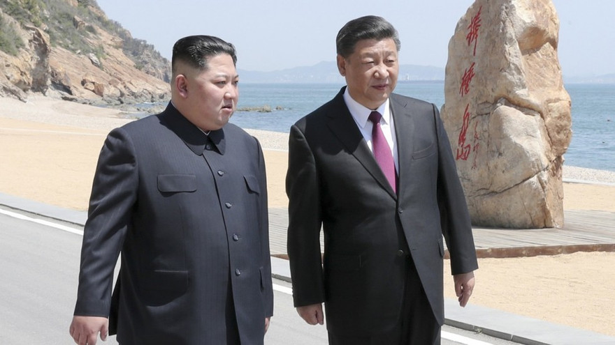 Chủ tịch Triều Tiên Kim Jong-un và Chủ tịch Trung Quốc Tập Cận Bình gặp nhau tại Đại Liên (Trung Quốc) hồi đầu tháng 5. Ảnh: KCNA