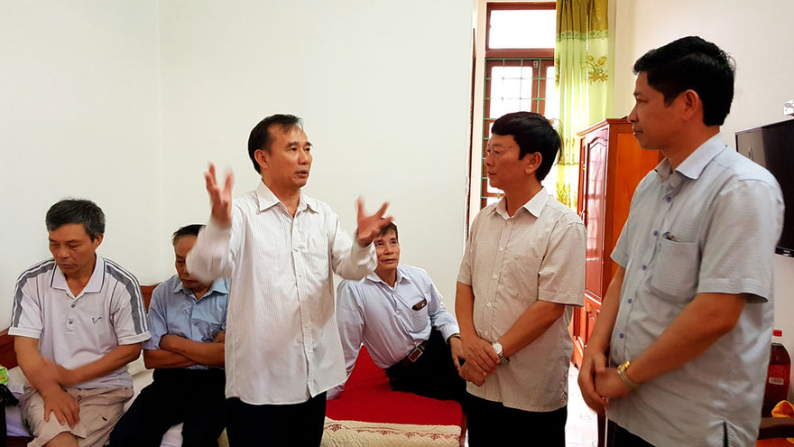 Lãnh đạo Sở Du lịch, huyện Bố Trạch đến thăm hỏi, động viên đoàn khách du lịch không may gặp nạn.