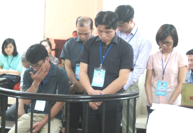 Các bị các tại toà. Ảnh: DĐ