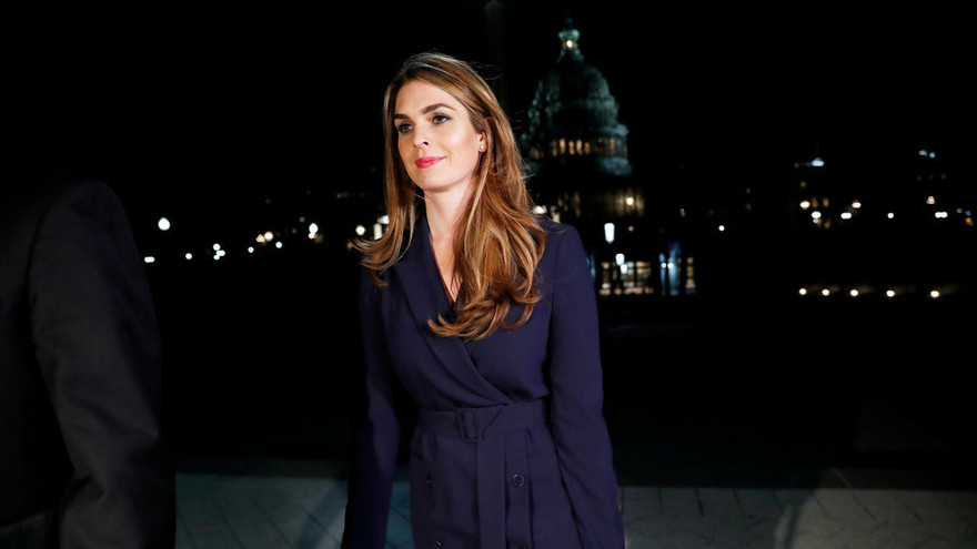 Bà Hope Hicks ra về sau buổi điều trần kín tại Uỷ ban Tình báo Hạ viện. Ảnh: Reuters