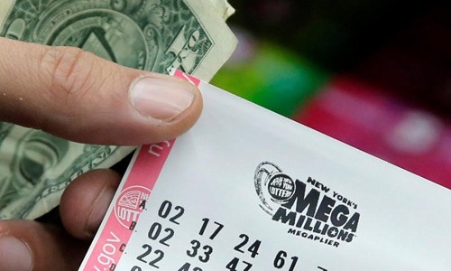 Một tấm vé số Mega Millions. Ảnh: Reuters.