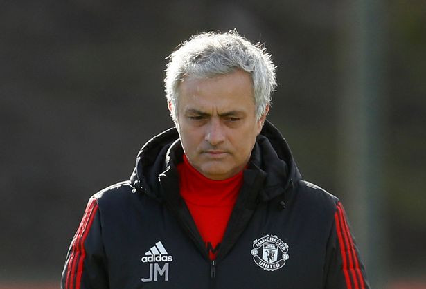 Mourinho hối hận vì làm trò cưng chấn thương trước đại chiến