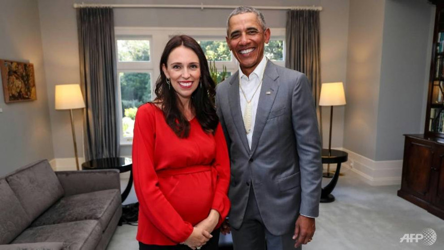 Nữ Thủ tướng New Zealand Jacinda Ardern (trái) và cựu Tổng thống Mỹ Barack Obama (phải). Ảnh: AFP
