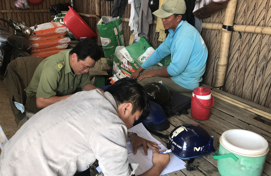 Một triệu con tôm nhà Phó Trưởng Ban tuyên giáo huyện ủy bị đầu độc?