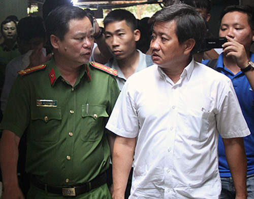 Ông Hải cùng đoàn kiểm tra PCCC. Ảnh: Duy Trần.