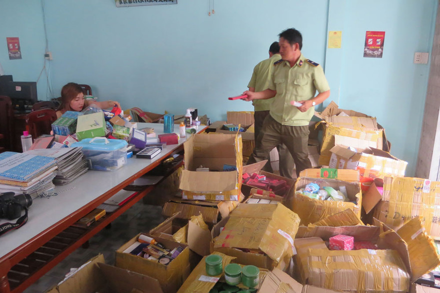 Hàng ngàn mỹ phẩm có xuất xứ từ nước ngoài không rõ nguồn gốc.