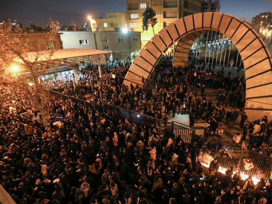 Biểu tình chống chính phủ ở Iran. Ảnh: Getty.