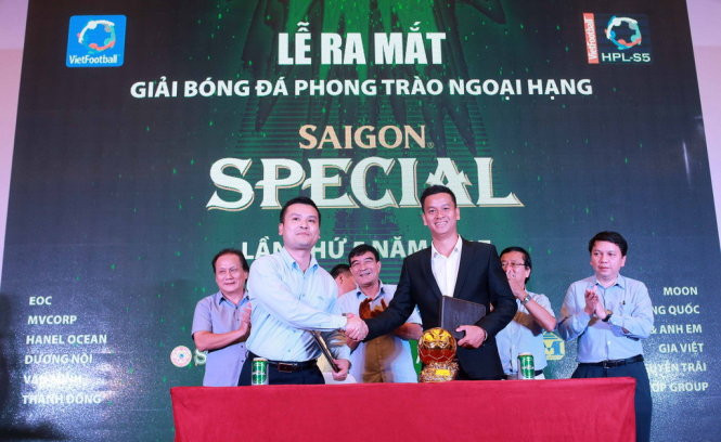 Dàn sao đội tuyển đổ bộ giải bóng đá 'phủi'