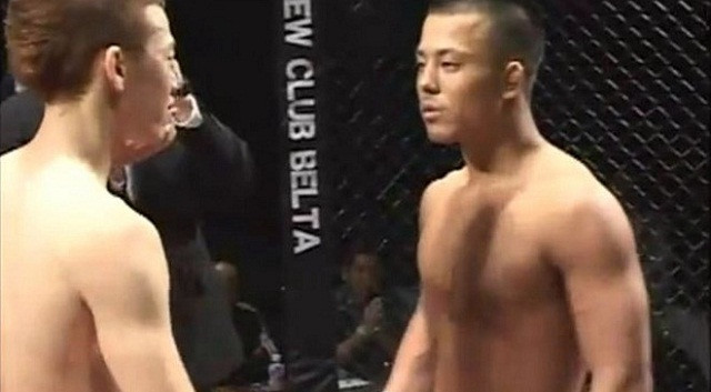 Hai võ sĩ Takeo Shiina (phải) và Jung Hyun Lee