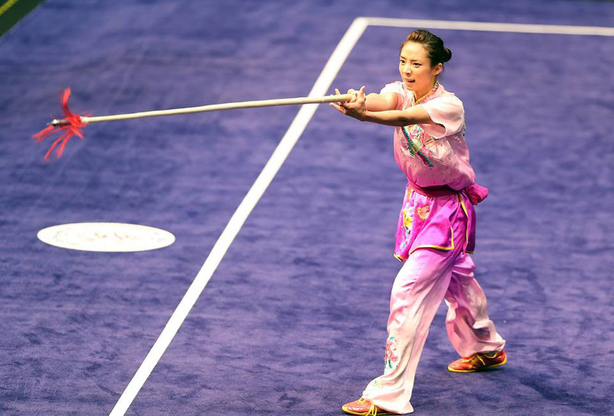 Thúy Vi vượt qua võ sĩ của Hàn Quốc để lên ngôi vô địch. 