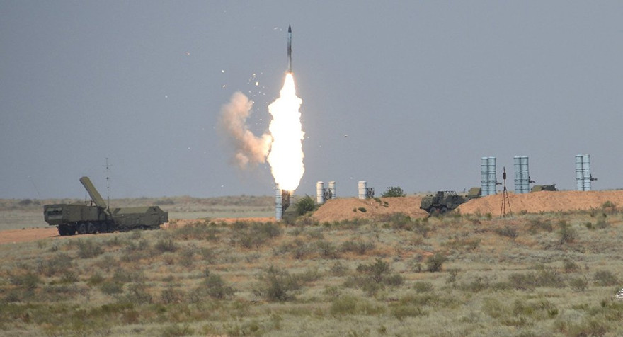 Hệ thống phòng không S-300 khai hoả. Ảnh: Sputnik