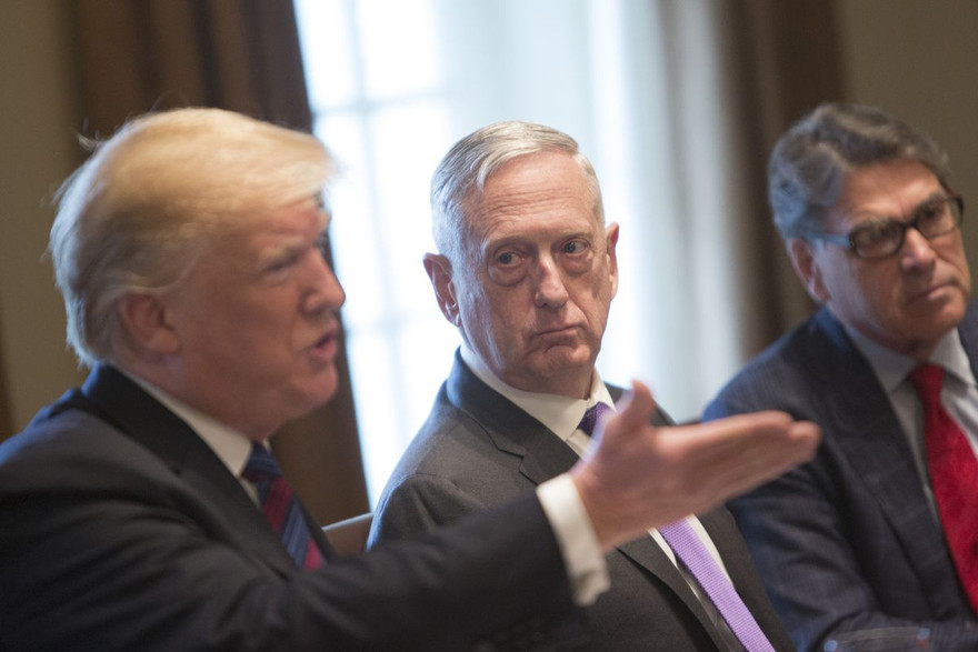 Tổng thống Mỹ Donald Trump và Bộ trưởng Quốc phòng Jim Mattis. Ảnh: Getty