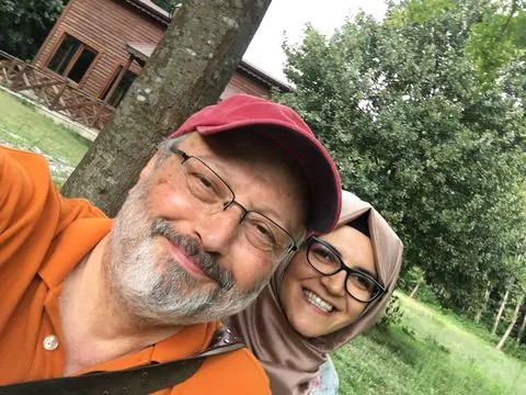 Nhà báo Ả Rập Saudi - Jamal Khashoggi và vị hôn thê - bà Hatice Cengiz. Ảnh: Washington Post