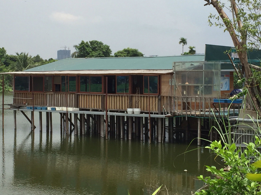 Công trình trên hồ Đầm Trị vẫn nguyên vẹn.